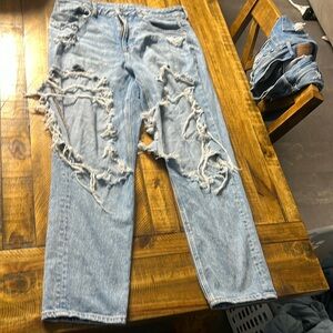 American Eagle, US size 12 ripped light wash jeans.